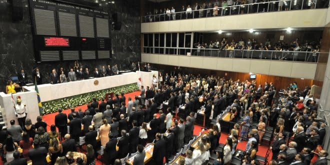MG - Ex-deputados e parentes de parlamentares são nomeados na ALMG