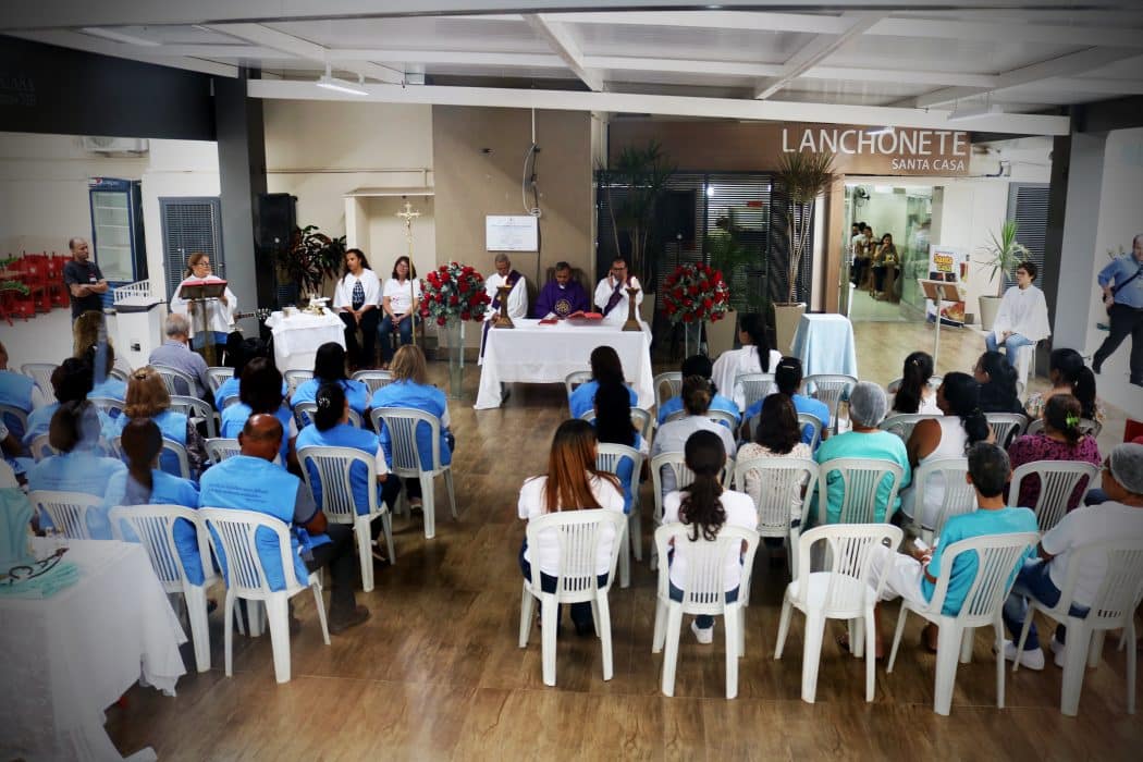 Montes Claros - Capelão da Santa Casa de Montes Claros celebra missa dos enfermos
