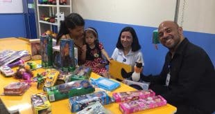Montes Claros - Santa Casa de Montes Claros recebe doação de brinquedos