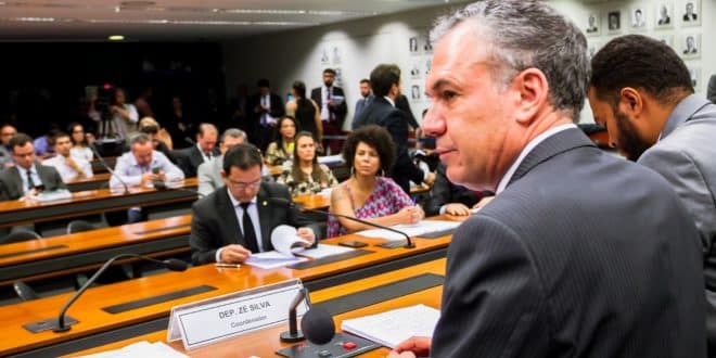 Coordenador da comissão, deputado Zé Silva