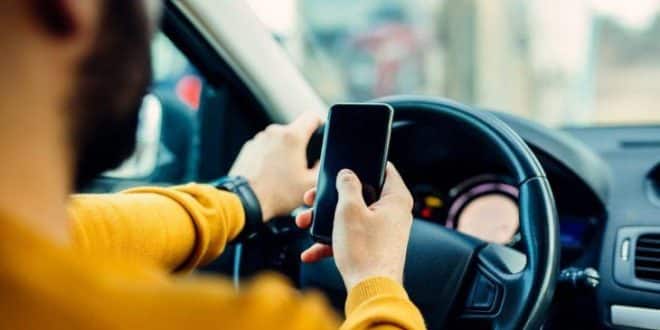 Montes Claros - MCTrans intensifica fiscalização contra motorista que usa celular ao volante