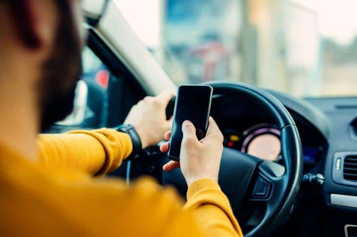 Montes Claros - MCTrans intensifica fiscalização contra motorista que usa celular ao volante
