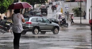 Montes Claros - Chuva em Montes Claros deixa bairros sem luz e internet, e seguira chovendo durante a semana
