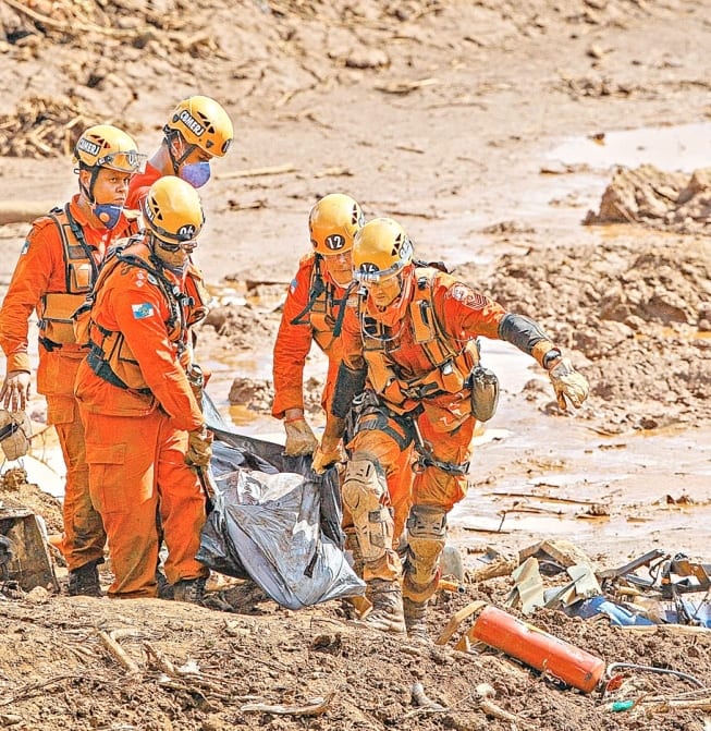 Tragédia de Brumadinho - Buscas continuam: quase 400 homens estão empenhados nos trabalhos em Brumadinho