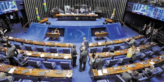 Vergonha na Cara - Senadores que não se reelegeram querem ter aposentadoria de R$ 32 mil