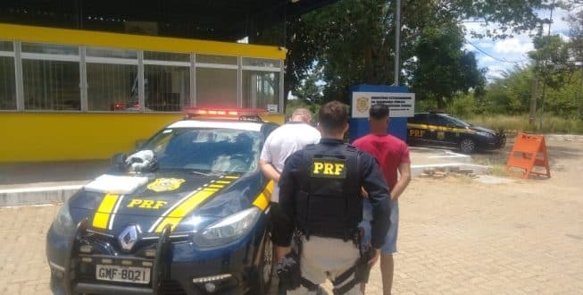 PRF apreende pasta base de cocaína em Montes Claros