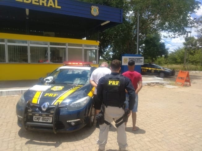 PRF apreende pasta base de cocaína em Montes Claros