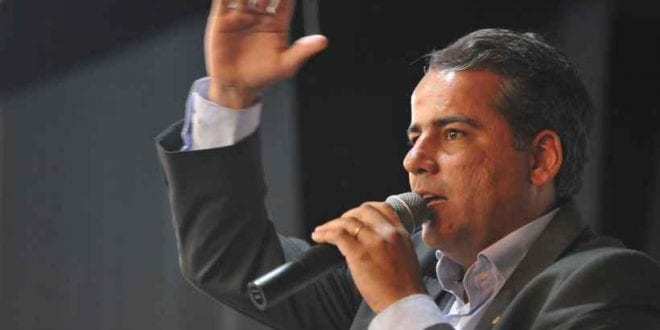 O presidente da AMM, Julvan Lacerda, deu um ultimado a Zema nesta terça-feira