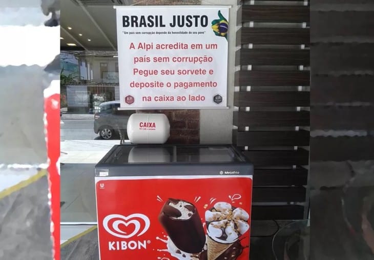 Sorveteria faz ‘teste da honestidade’ com clientes e corrupção brasileira é escancarada
