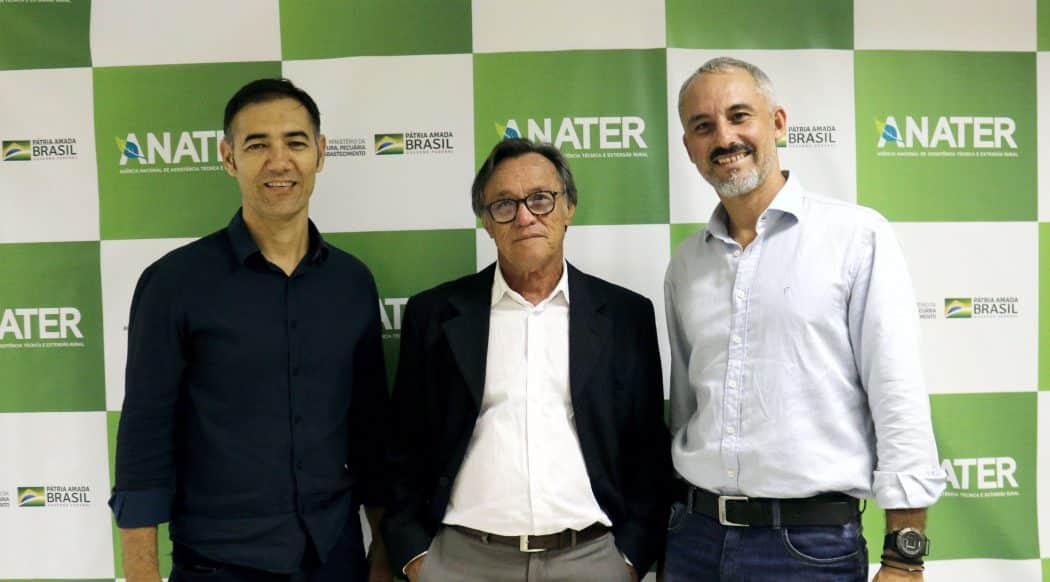 Presidente da Anater, José Maria Pimenta Lima, Coordenador do Incaper, Luis Bricali e o analista da Anater, Luis Tividini