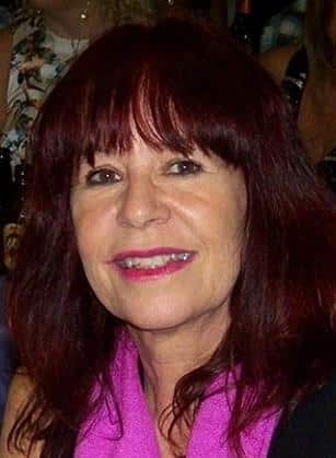 Montes Claros - Karla Celene expõe seus poemas no Painel Permanente de Poesia Juca Silva Neto