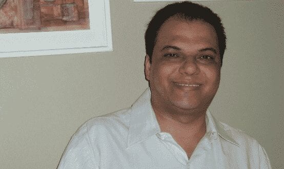 professor Antônio Wagner expõe seus poemas no Painel Permanente de Poesia Juca Silva Neto,