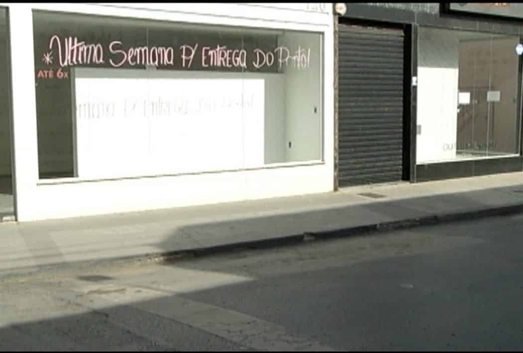 Número de lojas fechadas no país volta a subir após cinco trimestres