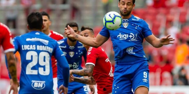 Brasileirão 2019 - Cruzeiro joga mal, tem Edilson expulso e perde por 3 a 1