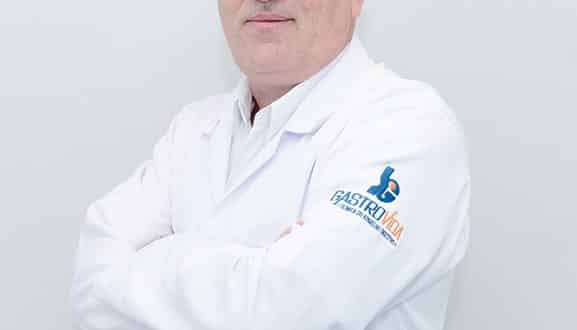 O especialista em gastroenterologia, Dr Carlos Alberto Leal Valias, promove o Maio Roxo na cidade