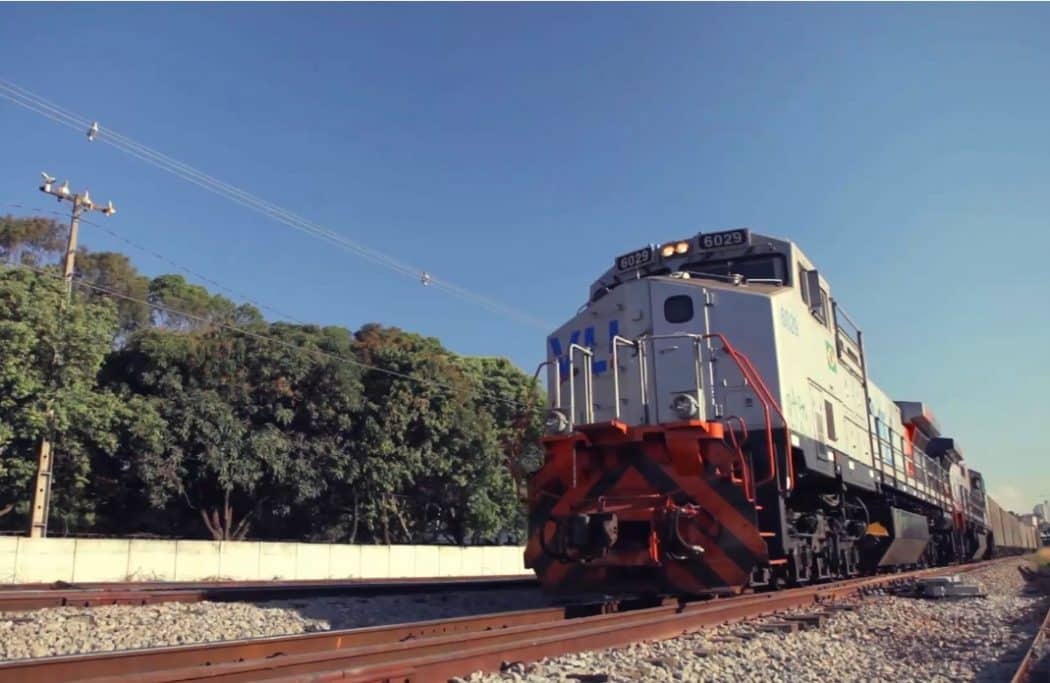 Montes Claros - Durante campanha "Maio Amarelo", Montes Claros recebe simulado de colisão entre veículo e trem