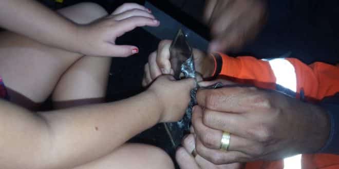 Montes Claros - Bombeiros atende ocorrência de criança com o dedo preso em ralo de metal