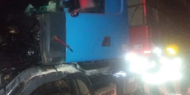 Norte de Minas - Carreta pega fogo na BR-135 no Norte de Minas