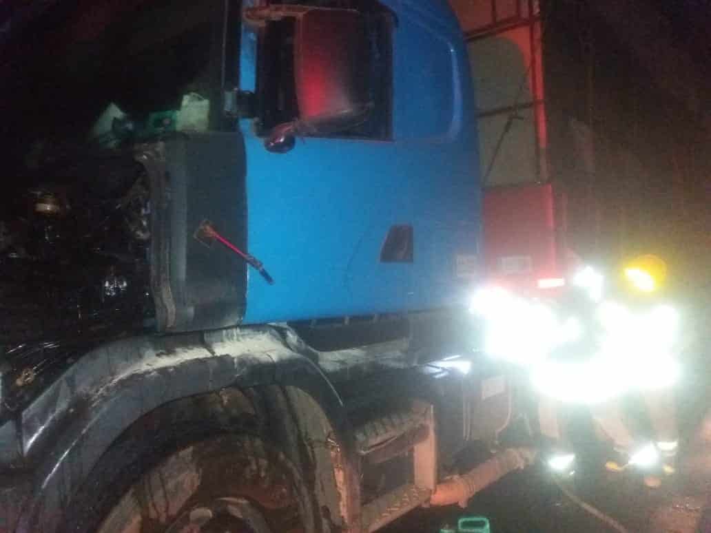 Norte de Minas - Carreta pega fogo na BR-135 no Norte de Minas