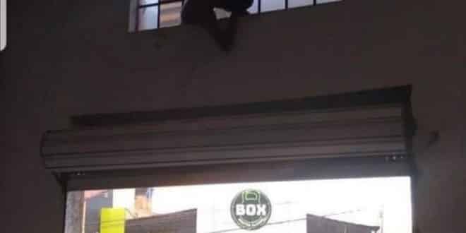 Montes Claros - Adolescente tenta furtar loja, mas fica preso em grade por mais de 3 horas