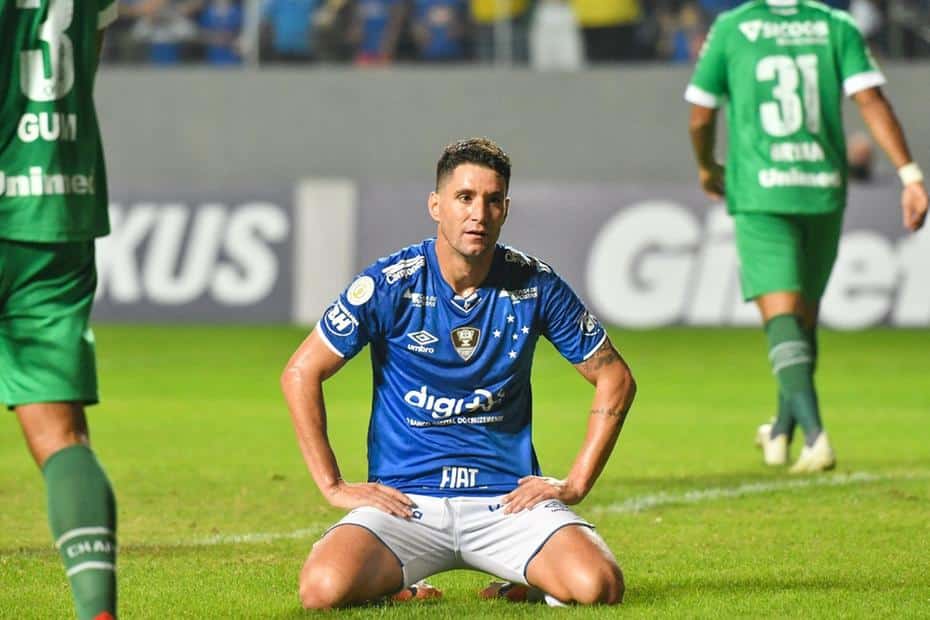 Thiago Neves faz golaço mas Cruzeiro perde mais uma conta a Chapecoense