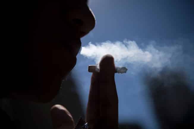 Brasil teve queda significativa no número de fumantes nos últimos 12 anos, diz secretária