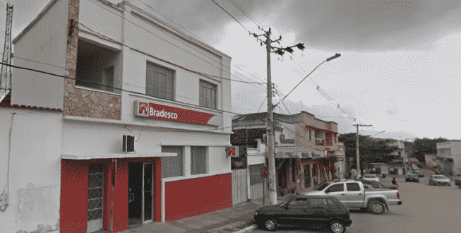 MG - Bando ataca agência bancária no Centro de Esmeraldas
