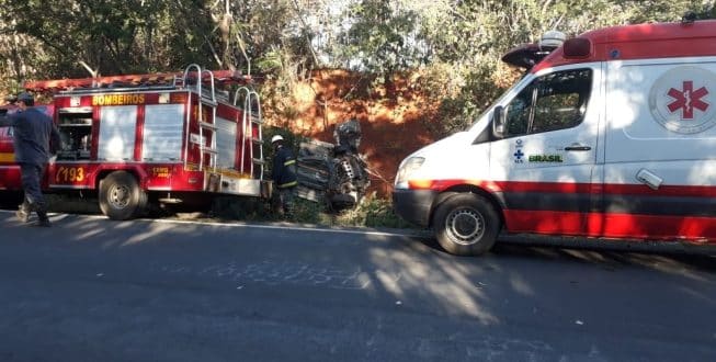 Norte de Minas - Uma pessoa morre e quatro ficam feridas após acidente de trânsito em Capitão Enéas