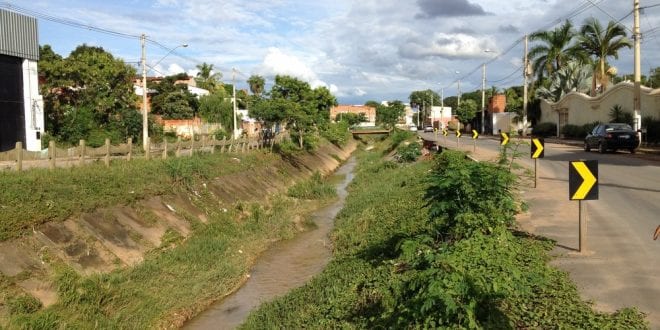 Montes Claros - Trabalhos para reconstrução da Avenida Vicente Guimarães são iniciados em Montes Claros