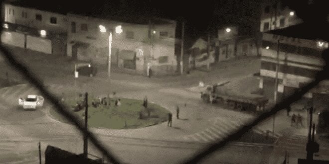 Cerca de 20 pessoas foram feitas reféns durante a ação de bandidos na madrugada desta segunda-feira (20), em Pouso Alegre, no Sul de Minas.