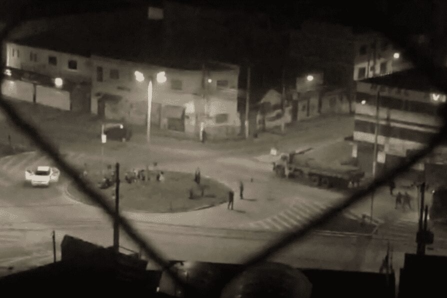 Cerca de 20 pessoas foram feitas reféns durante a ação de bandidos na madrugada desta segunda-feira (20), em Pouso Alegre, no Sul de Minas.