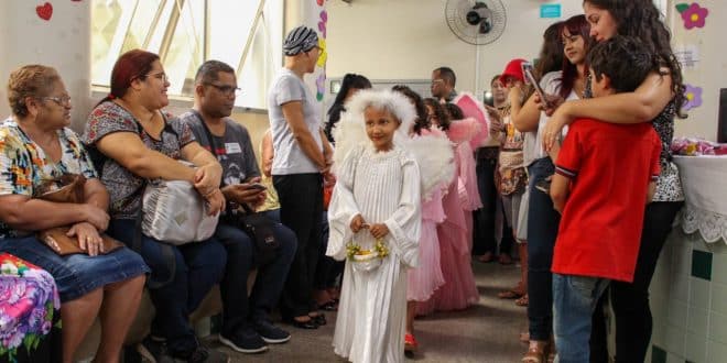 Montes Claros - Oncologia da Santa Casa realiza ação em comemoração ao Dia das Mães