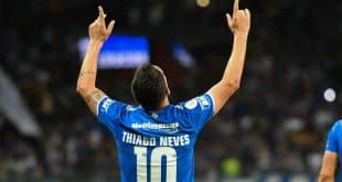 Thiago Neves fez o gol da vitória celeste em noite de Fábio