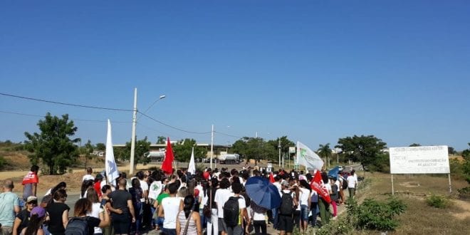 Montes Claros - Servidores de educação em Montes Claros paralisam atividades em protesto contra bloqueio de recursos na educação
