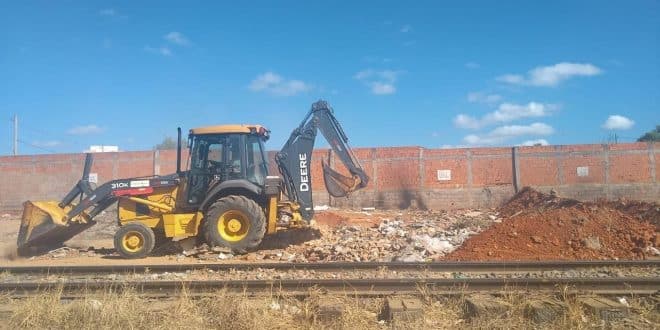 Montes Claros - Parceria entre Prefeitura e FCA possibilita limpeza e revitalização das margens da linha férrea