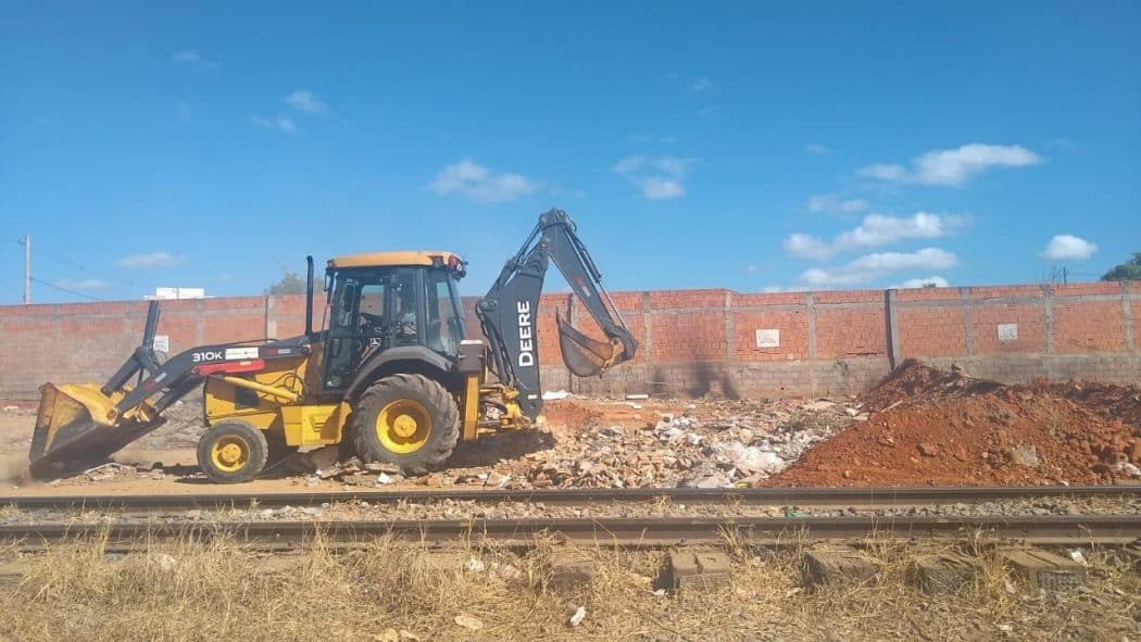 Montes Claros - Parceria entre Prefeitura e FCA possibilita limpeza e revitalização das margens da linha férrea