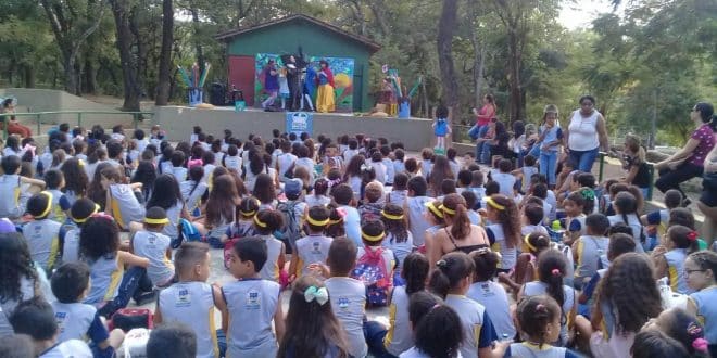 Montes Claros - Trilha da Leitura apresenta teatro sobre “Consumo Consciente” em parques da cidade