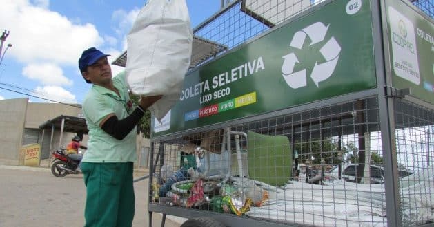 Montes Claros - Autoridades e ambientalistas defendem realização da coleta seletiva através do cooperativismo