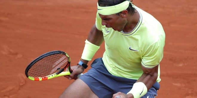 Nadal comemora vitória em Roland Garros (Foto: Charles Platiau/Reuters)