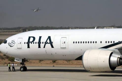 Voo 702 da Pakistan International Airlines (PIA) precisou ficar na pista do aeroporto