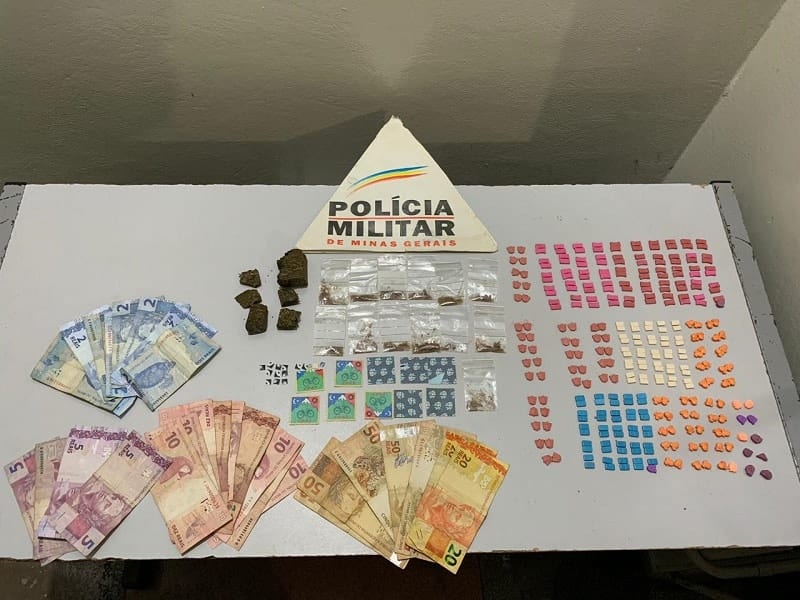 Foram apreendidos mais de 300 comprimidos de ecstasy e LSD