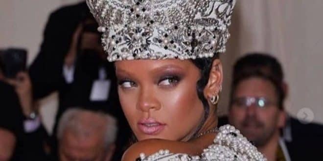 Rihanna supera Beyoncé e Madonna e torna-se cantora mais rica do mundo