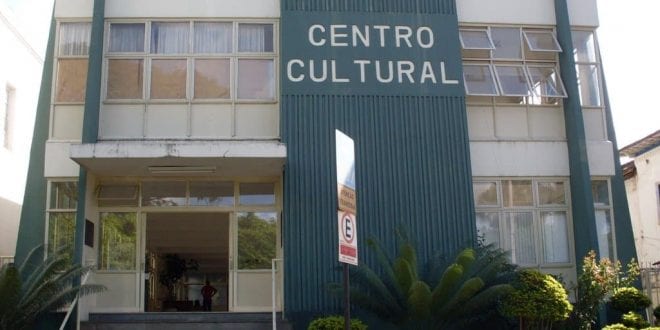 Montes Claros - Painel de Poesia recebe obras de Jaques Dias