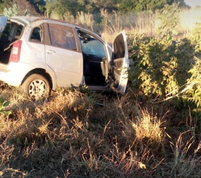 Norte de Minas - Carro capota e atropela jovem em Itacarambi no Norte de Minas
