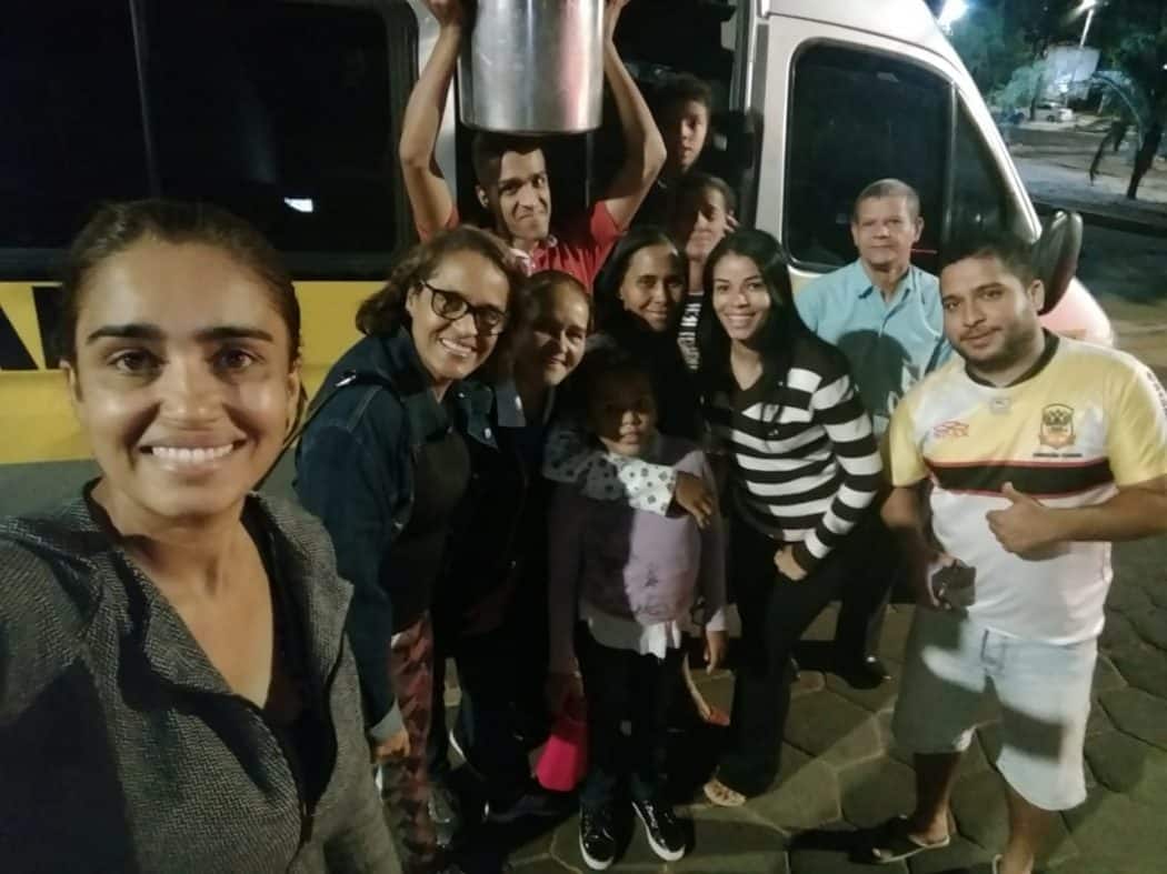 Montes Claros - Adventistas levam sopa, agasalho e esperança para pessoas em situação de rua