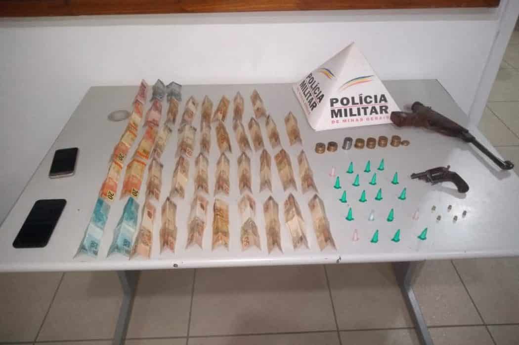 Norte de Minas - Mulher é presa com arma, cocaína e dinheiro em Várzea da Palma
