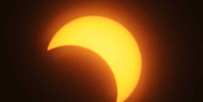 Montes Claros - Eclipse solar nesta terça-feira poderá ser visto parcialmente de Montes Claros