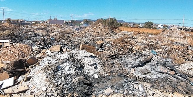 Montes Claros - Bairro Canelas II vira lixão a céu aberto