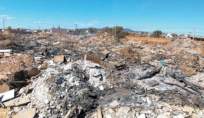 Montes Claros - Bairro Canelas II vira lixão a céu aberto