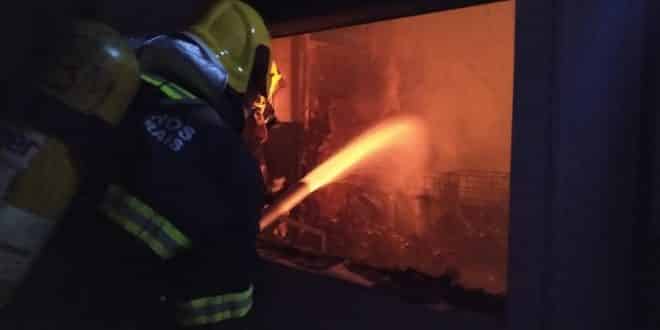 Montes Claros - Incêndio destrói galpão no Distrito Industrial